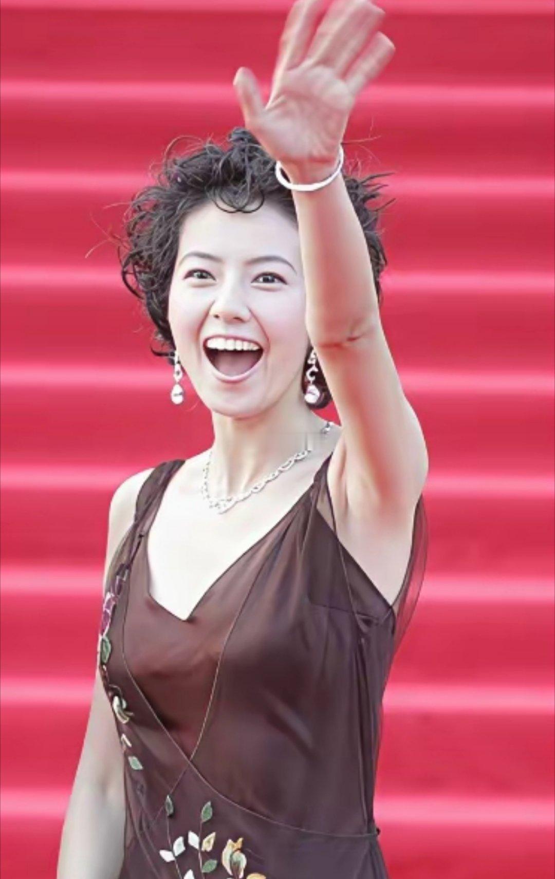 高圆圆用事实说明，再好看的人也架不住丑发型