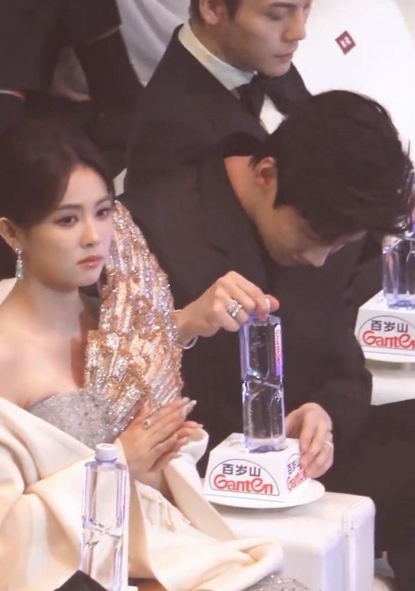 2026电视剧品质盛典，本来以为是看帅哥美女的，结果全场最亮的仔，竟