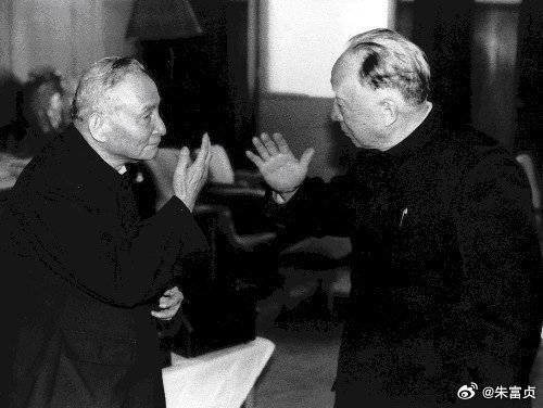 我们深切缅怀中国共产党的优秀党员，伟大的共产主义战士，杰出的无产阶级革命家，我党