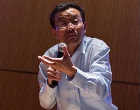 复旦大学教授王德峰，撕开了中国社会当下最大的遮羞布，振聋发聩！他说：“我们再度地
