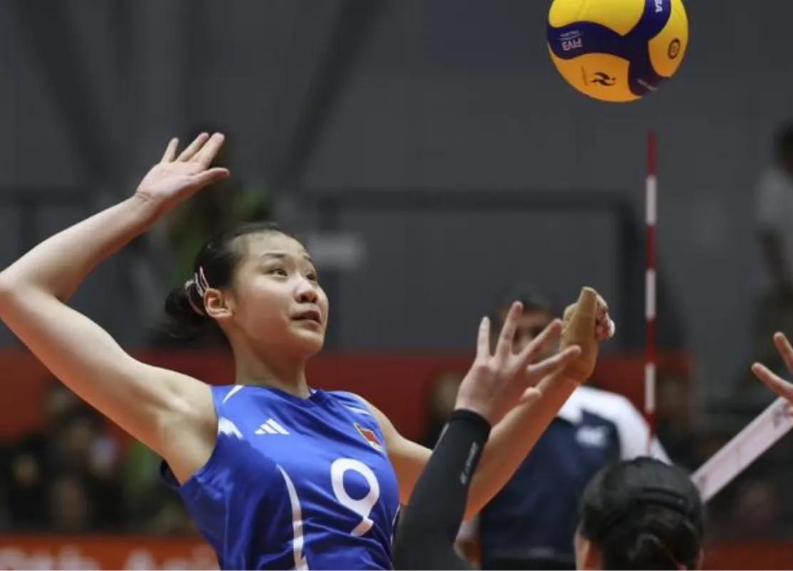 女排小将王奥芊又美又能打，好好培养吧。和泰国队的比赛，中国女排的球员们表现都很