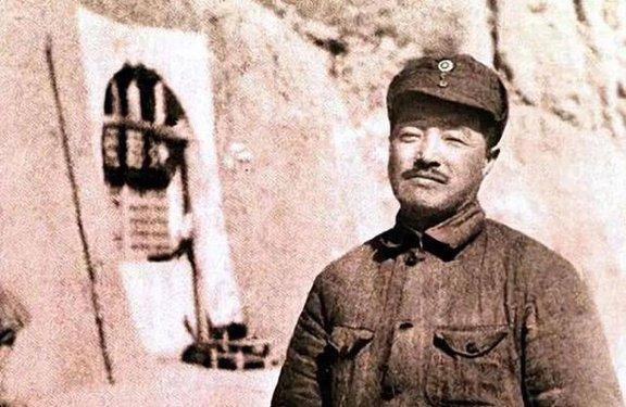 刘伯承直言：全军只有贺龙和陈赓，能玩得转旧社会的“三教九流“这话可不是随便