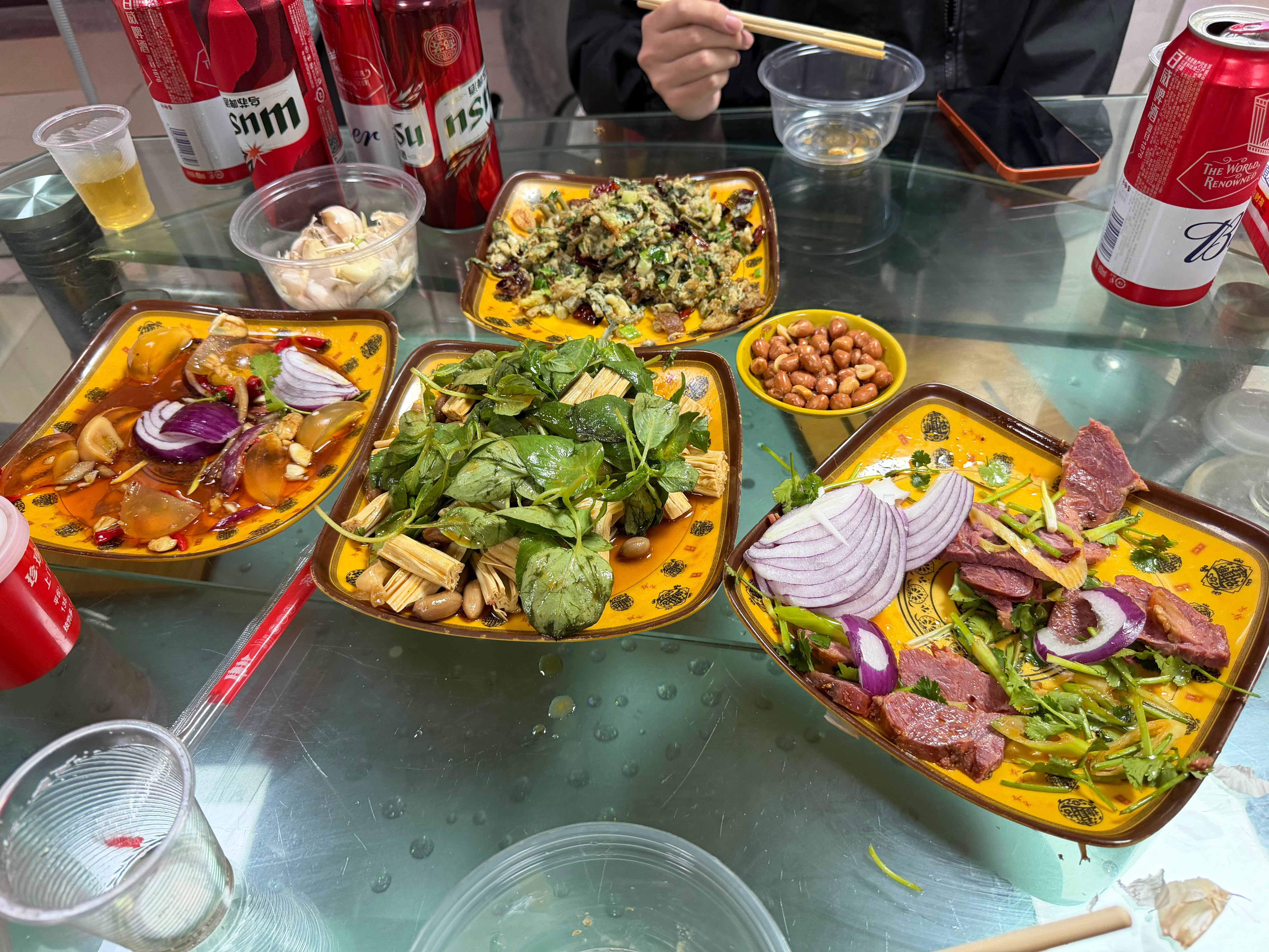 河南就是这样，不管天气多冷，先上凉菜