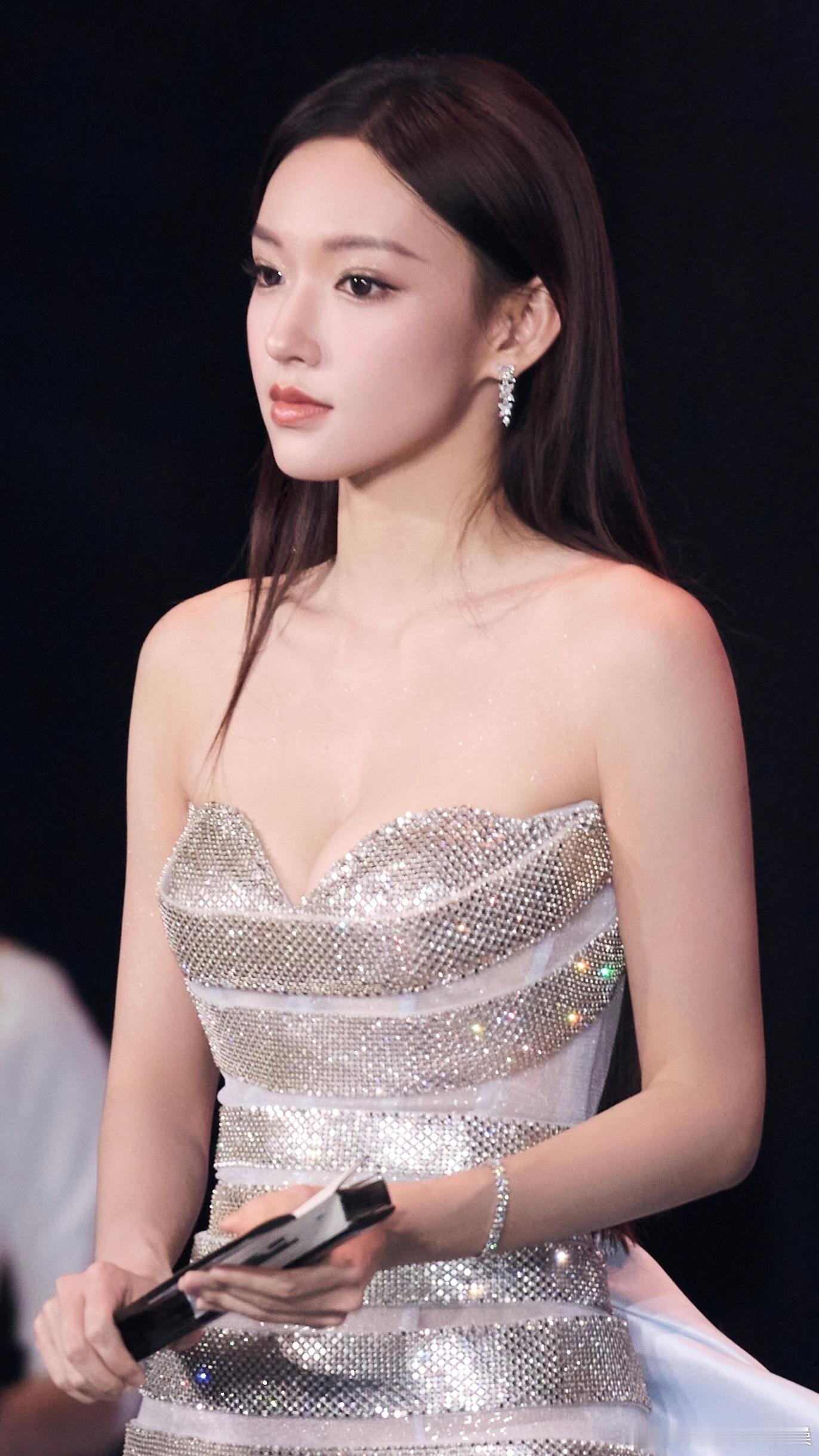 程潇2024腾讯视频鹅剧派对来欣赏潇潇的免检美貌颜值✨​​​