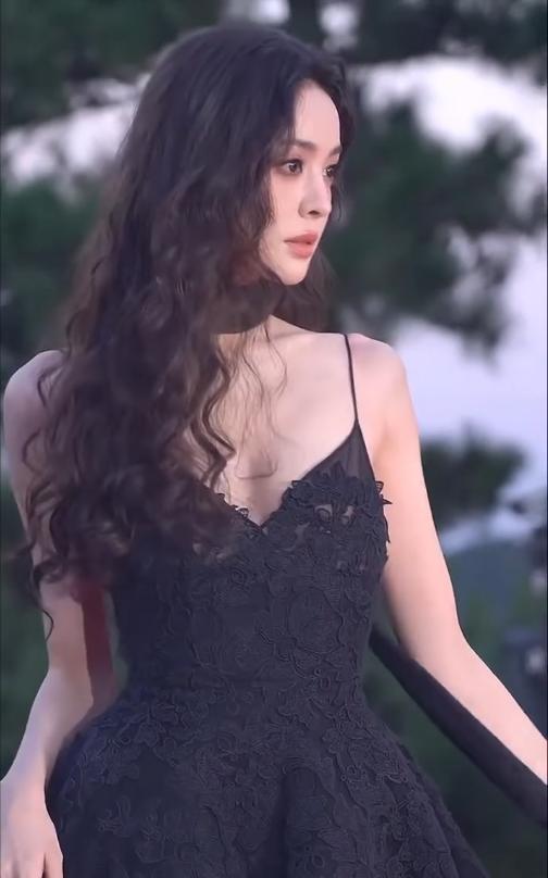 娜扎瘦成这样身材还凹凸有致