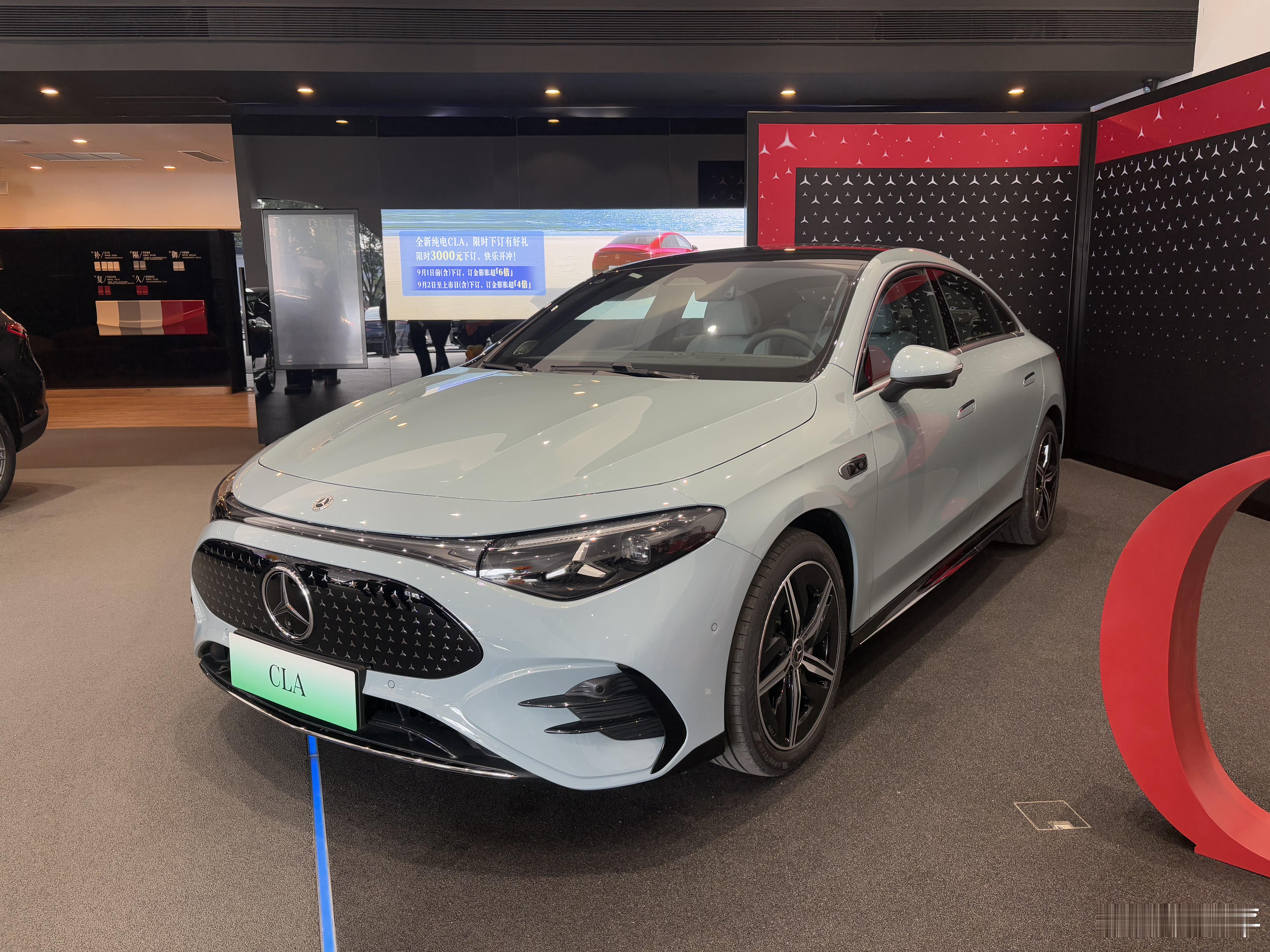 奔驰纯电CLA前些日子上市，到广州车展刚好扩大一下热度，这也是今年奔驰最重要的产