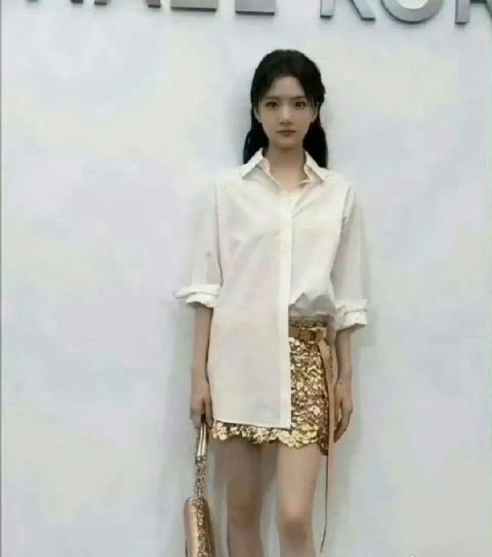 我丢，任敏好恐怖，大腿是我见过最细的了，快和小腿一般粗细了​​​