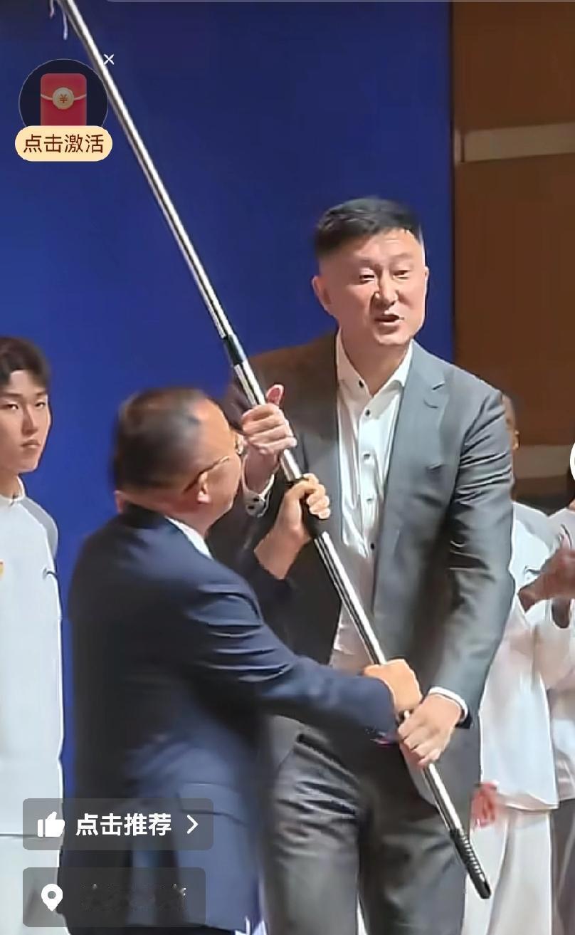 宏远授旗高调有杀气，胡明轩还是队长，活动环节丰富精彩，新赛季值得期待宏远新