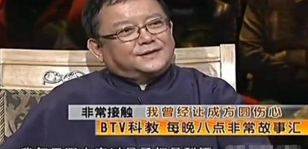 2006年，58岁的王刚迎来了自己的第三次婚姻，他迎娶了比自己小20岁的郑艳东。