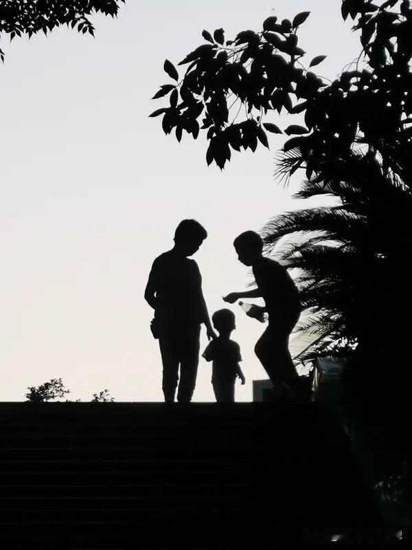 要问我今年春天最想实现的心愿，就是希望儿子能好好工作，和女朋友好好相处。今年