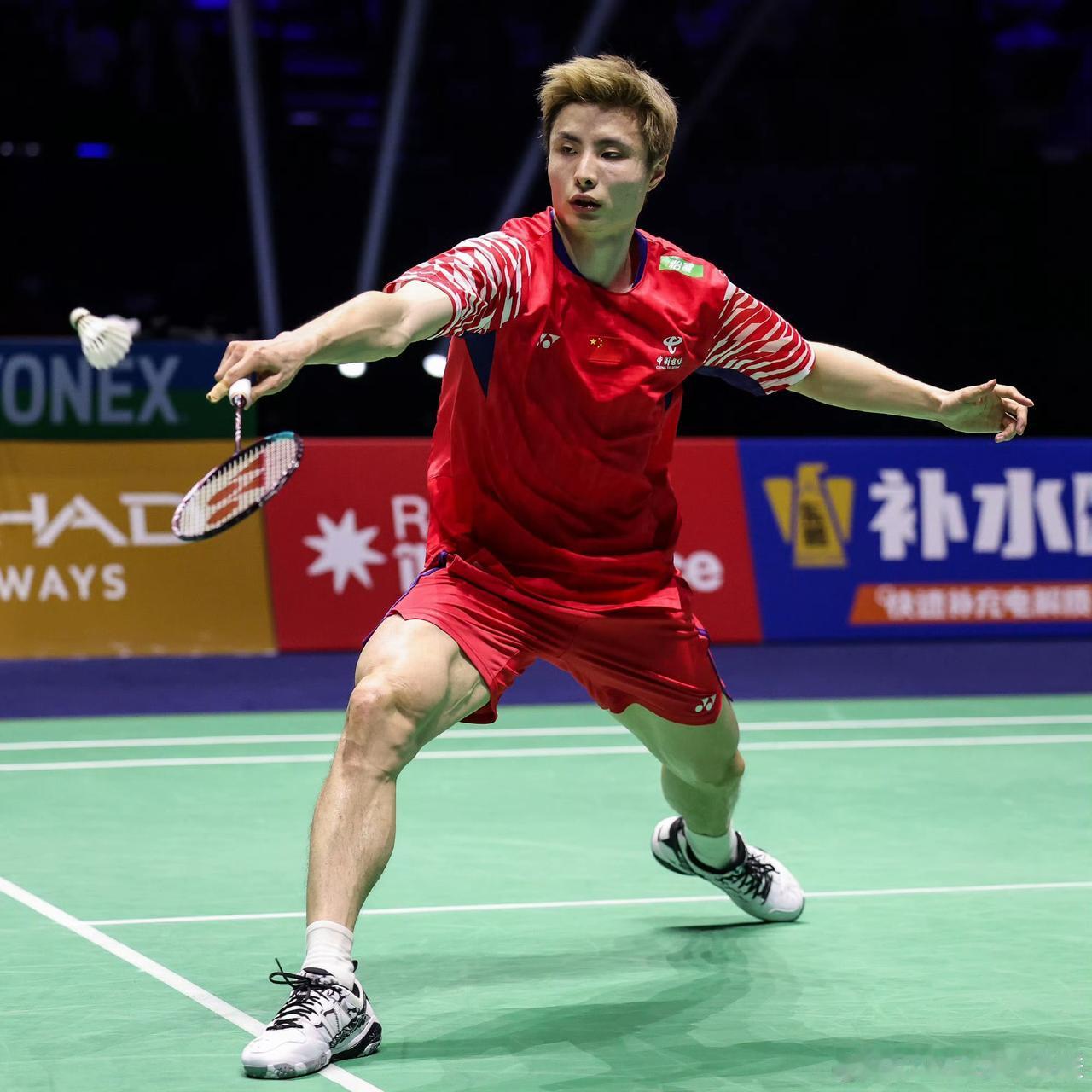 世界羽联年度最佳会给周天成吗？2025年羽毛球世界大赛，主要是世锦赛和苏迪曼杯