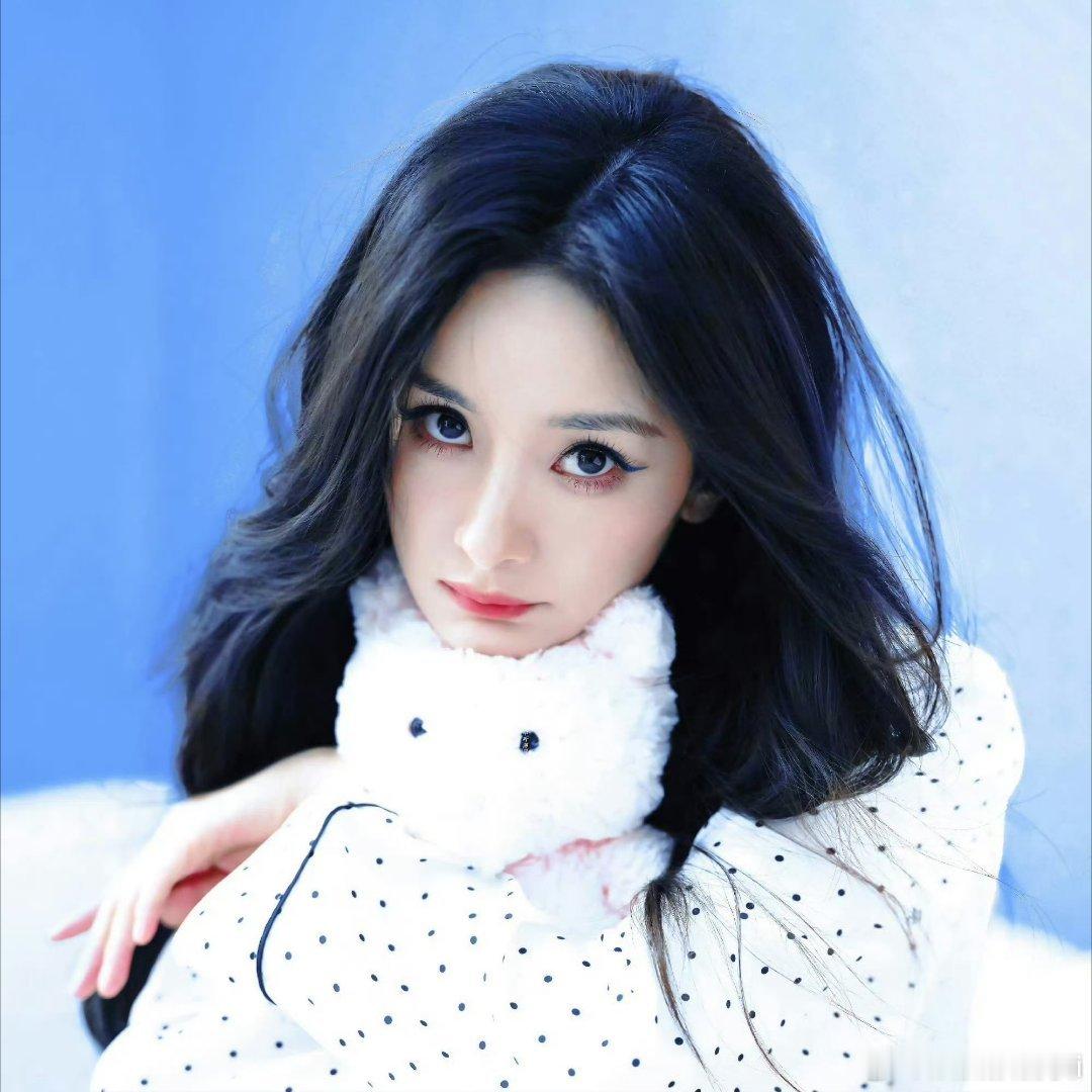 杨幂的穿搭无须多言机场街拍就是杨幂开创的，幂式穿搭yyds！超爱看杨幂的百变穿