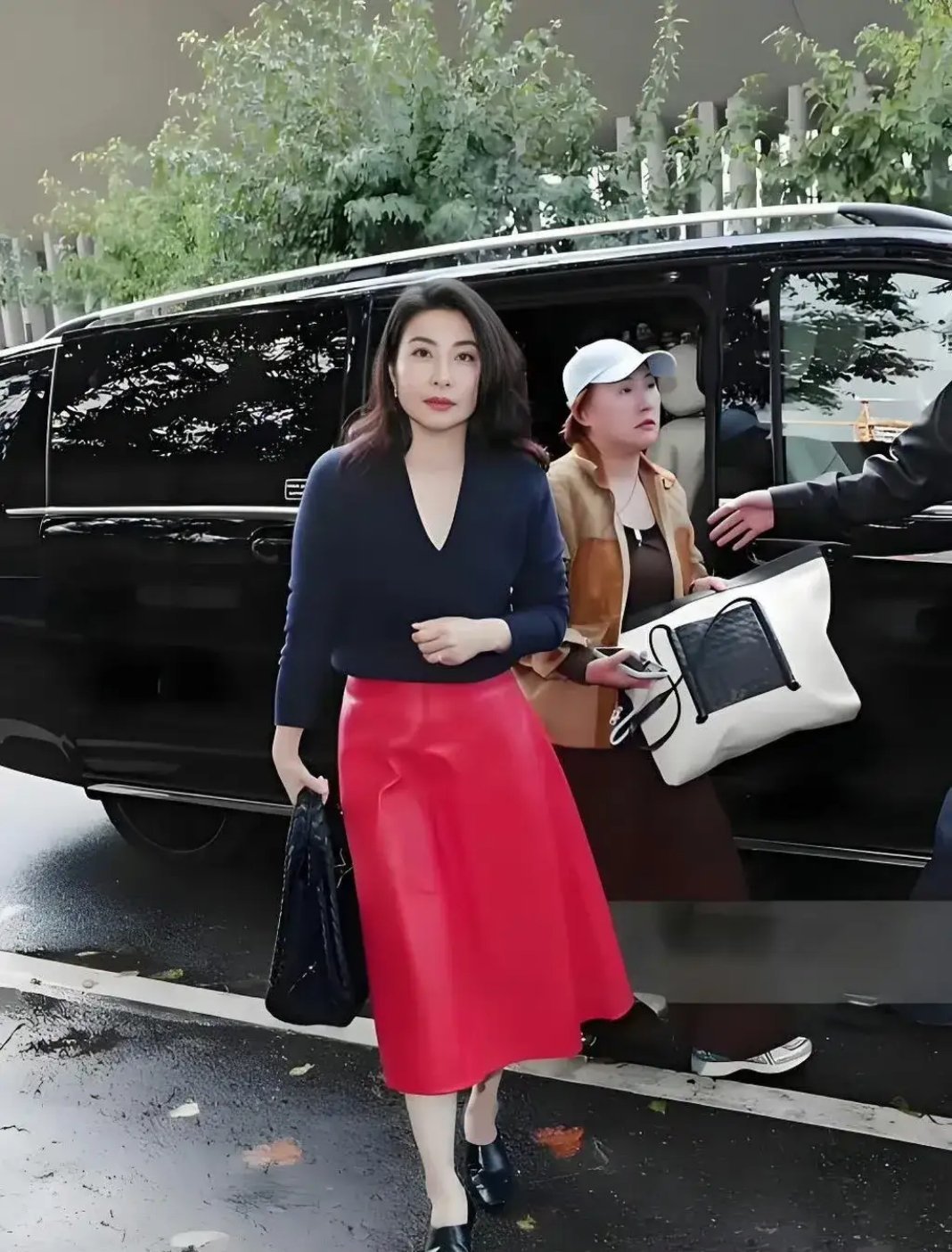 霍启刚都要认不出自己老婆了！郭晶晶亮相米兰时装周，气质惊艳到让人挪不开眼～