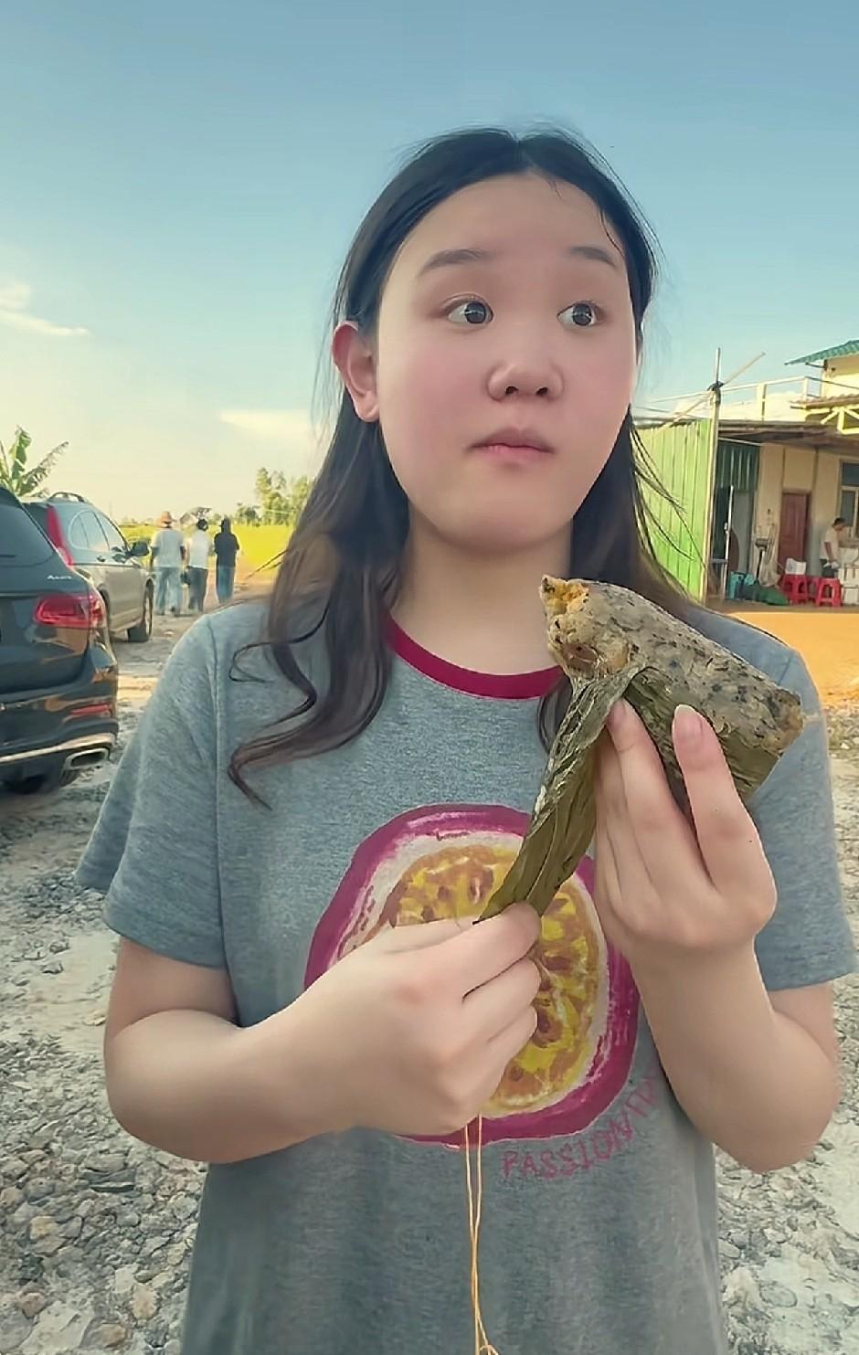 突然发现张家齐在北京和在广东，完全是两个样。在广东时，张家齐素颜，T恤、大裤子、