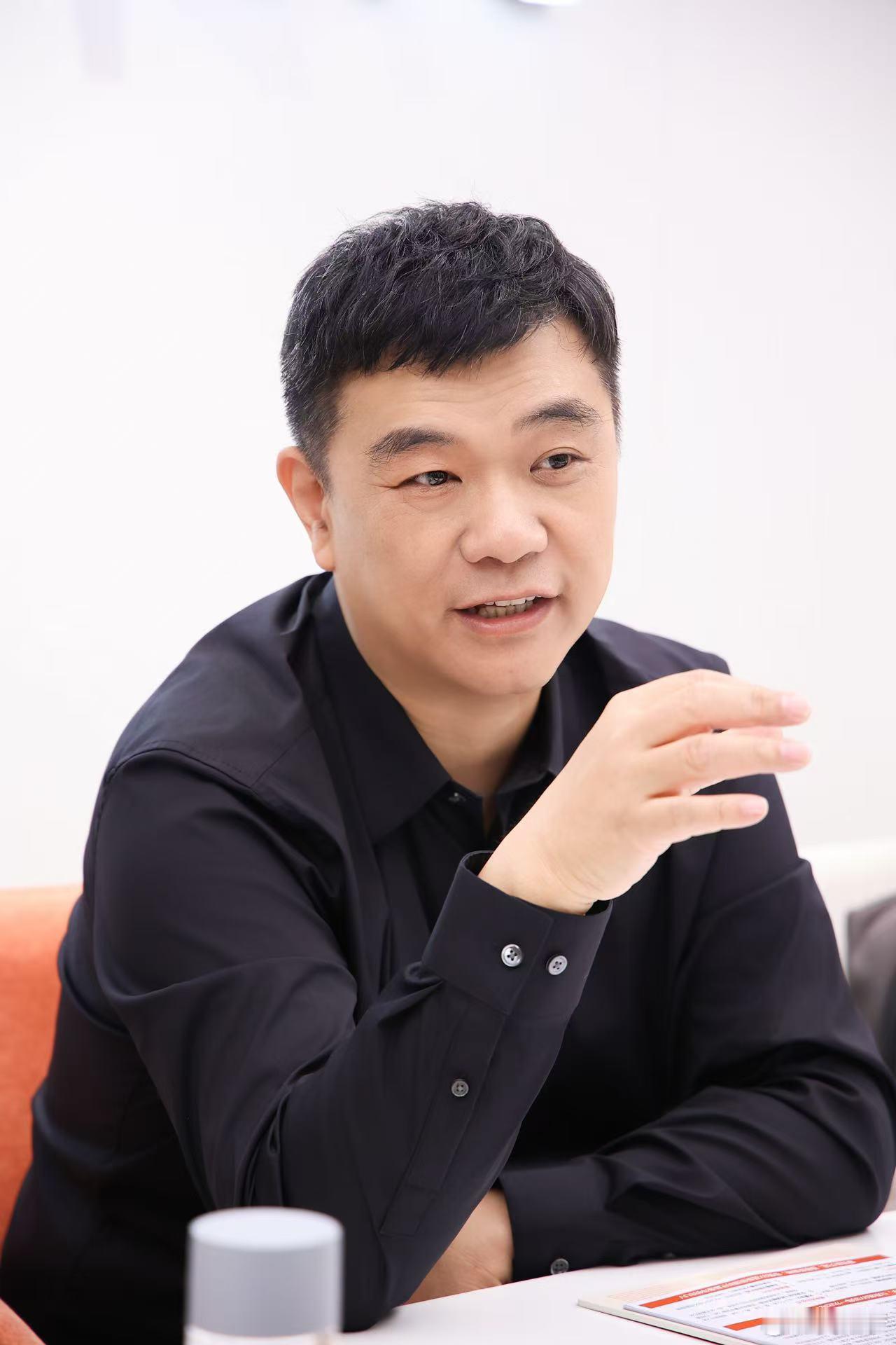 整理了成都车展好几个专访的内容，接下来一个一个分享下给大家。首先是和极氪的林杰总