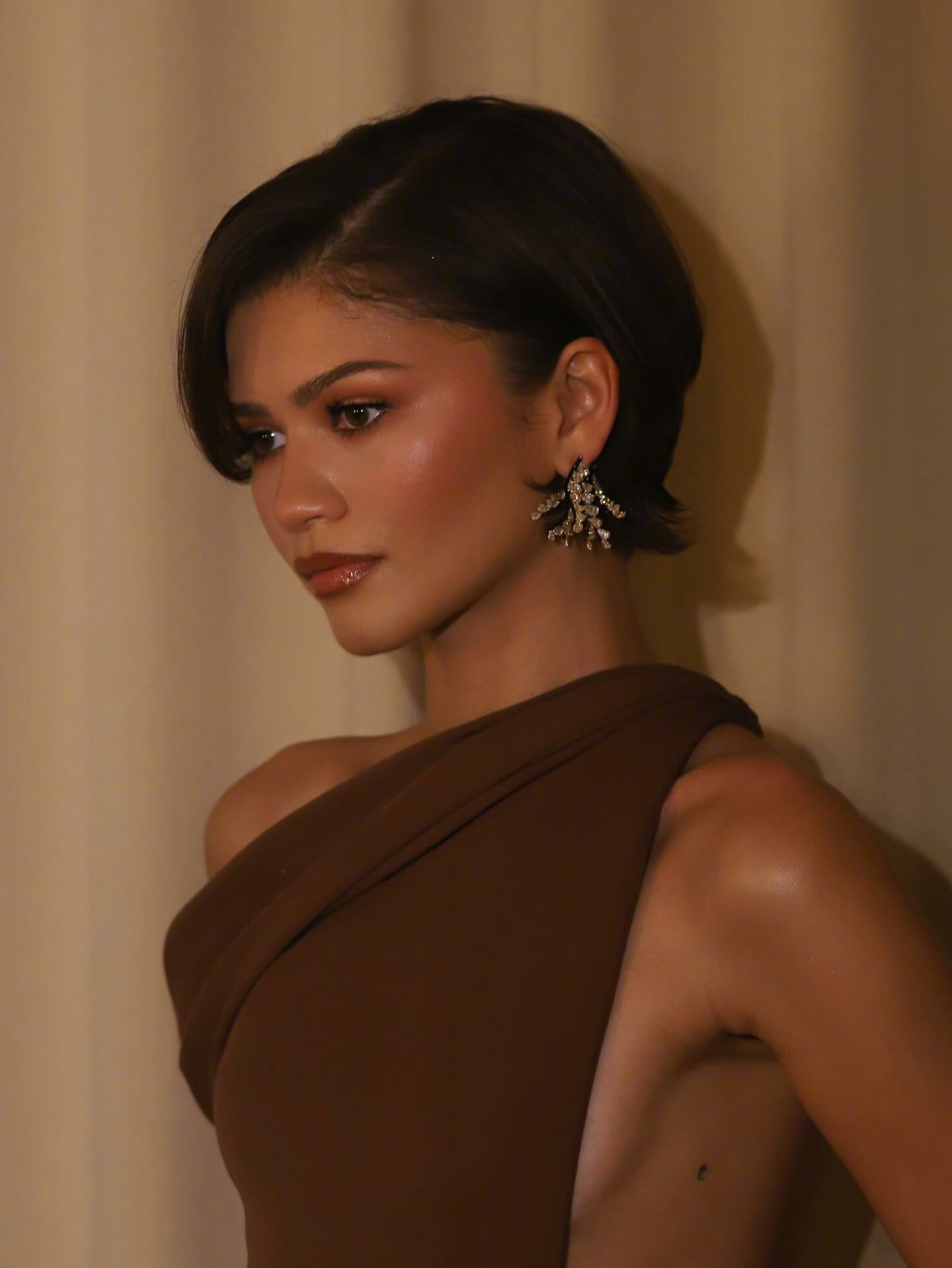 Zendaya“赞姐”昨天奥斯卡虽未走红毯，但作为颁奖嘉宾这身LouisVu