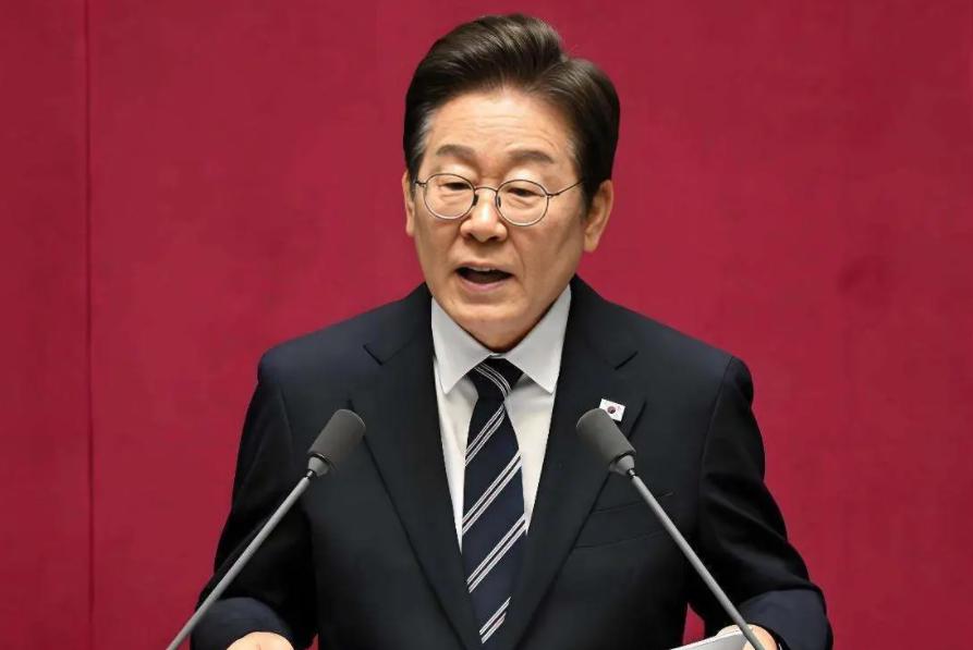 李在明要把高市早苗活活气死。据说，这次李在明来中国要办两件事，一件事是把抗战