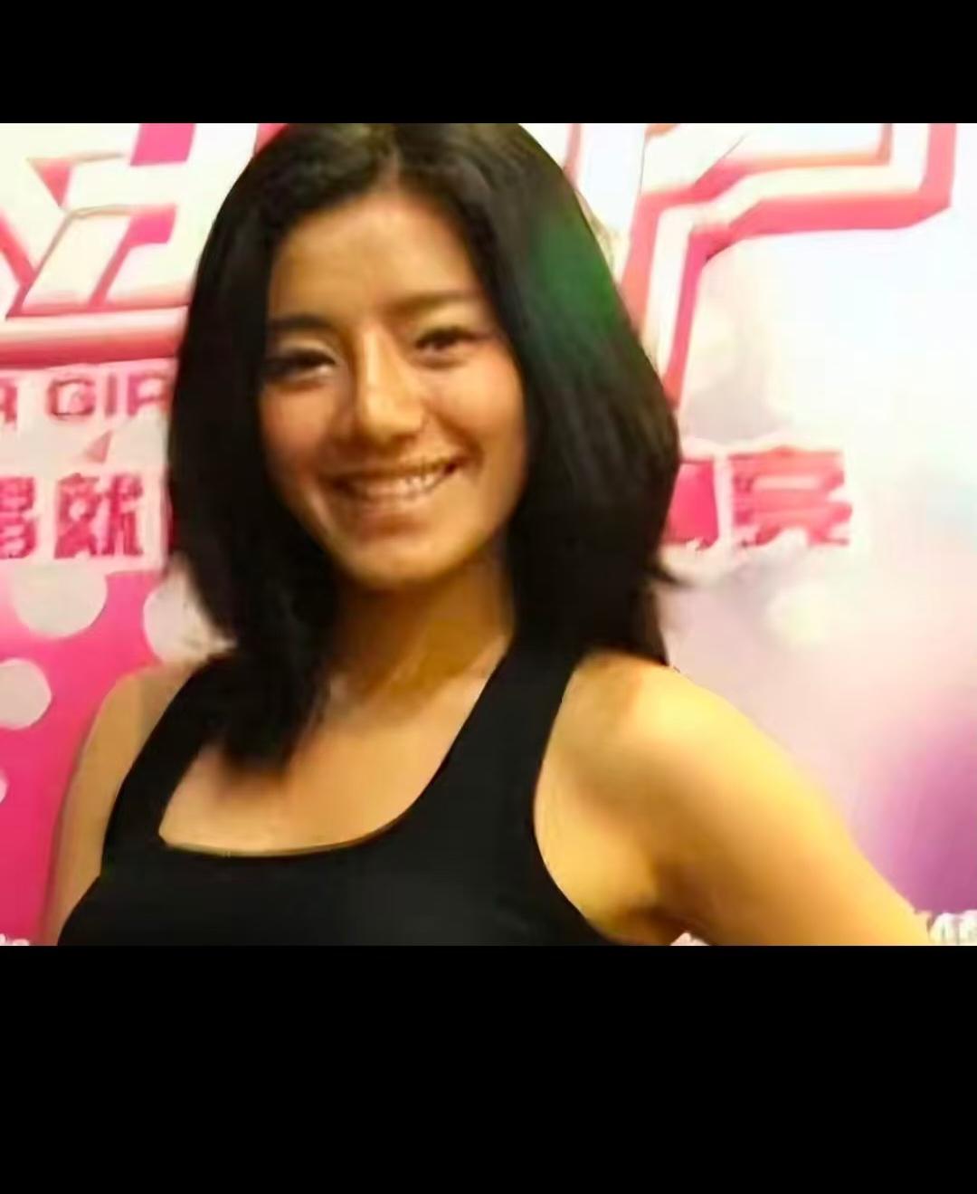 你能想象的到吗？曾经的超女冠军江映蓉变成了现在这个样子！感觉刚开始挺好看的，