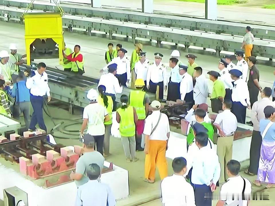 今天传来缅甸掸邦昔卜镇轨枕工厂正式复产并助力中缅铁路合作项目的最新消息。据缅甸媒