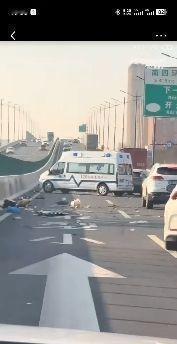 如何评价赣州撞护栏事故当事人家属发声，称事故车方向盘无法转动，刹车踏下无制动?