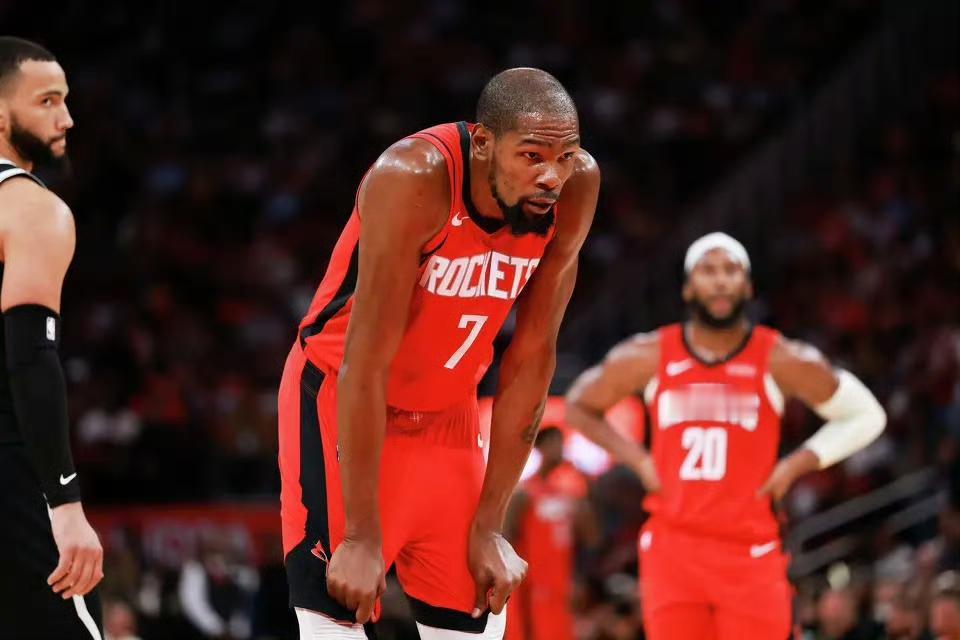 火箭可以交易得到莫兰特！火箭目前正缺全明星后卫，可以交易得到莫兰特，火箭可以