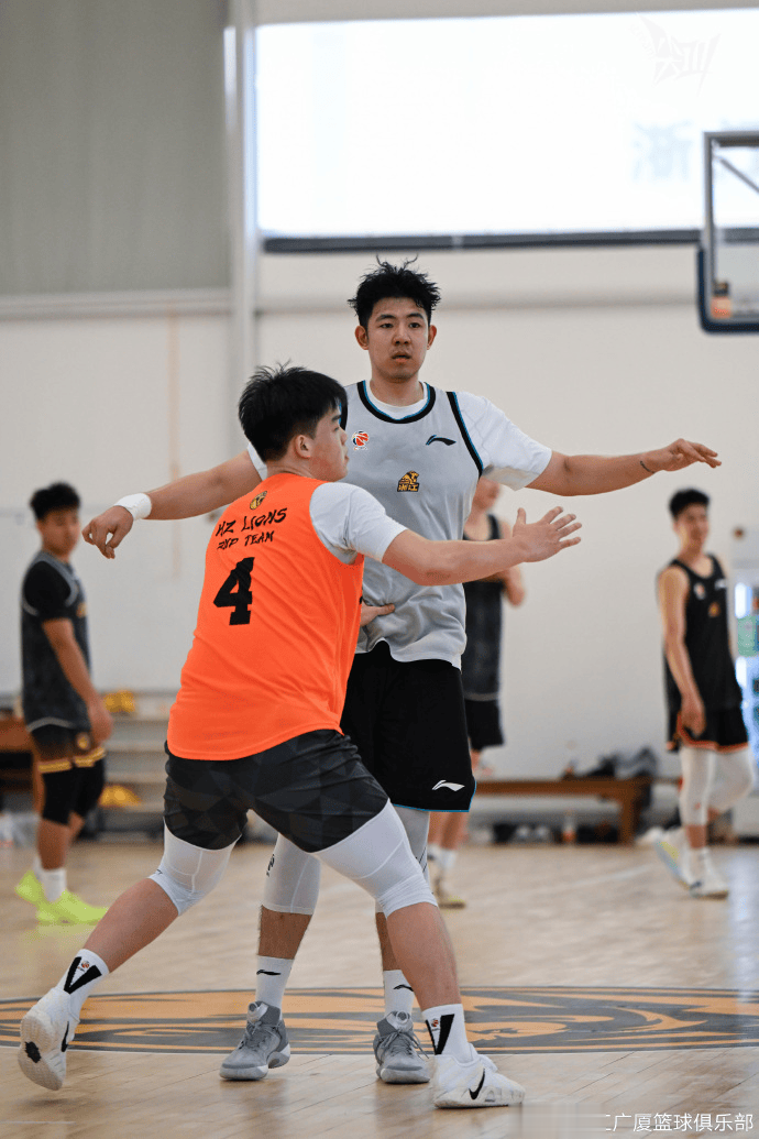 广厦男篮社媒分享青年队图集: U19决赛阶段将于12月20日进行