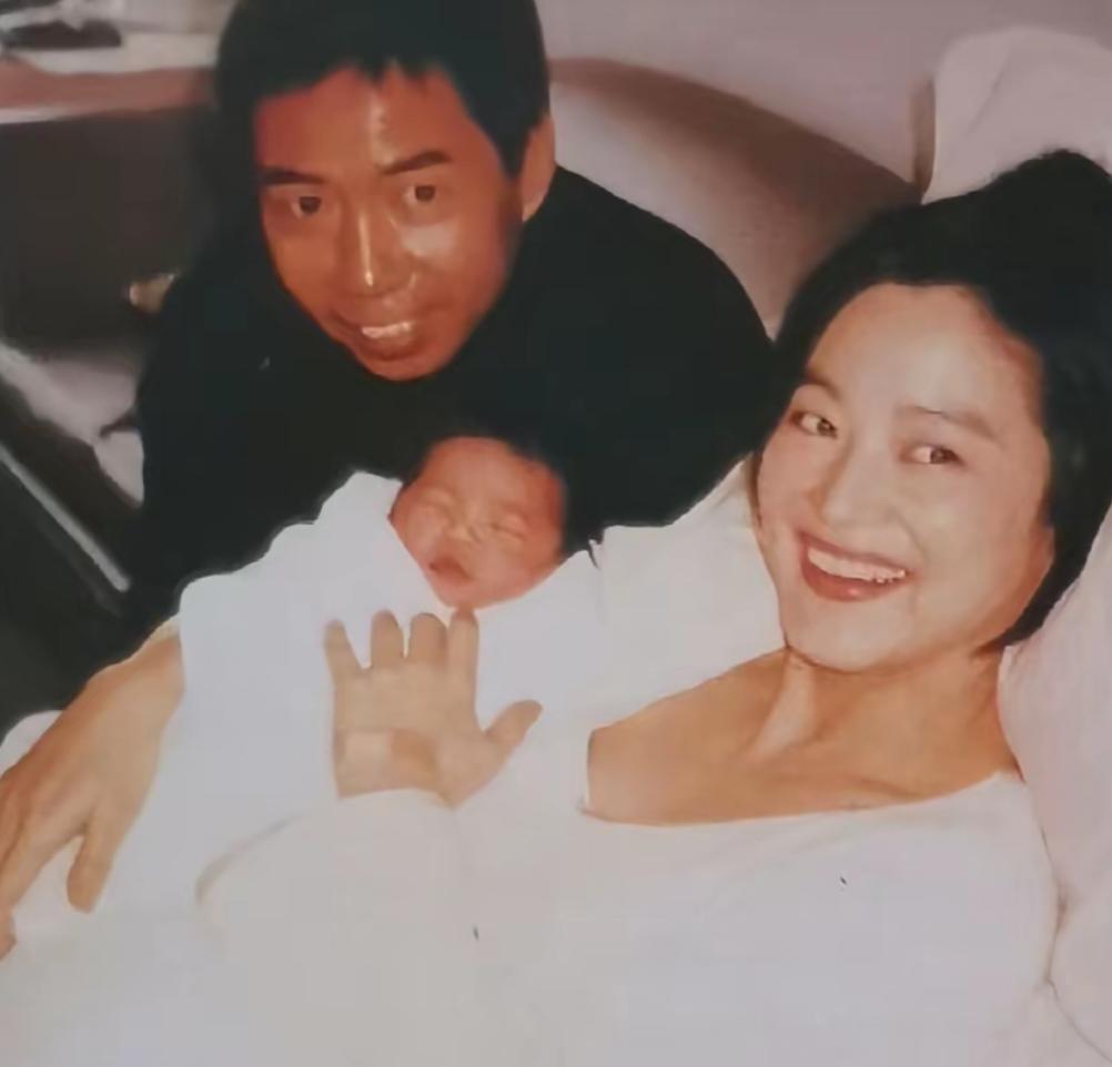 要我说，林青霞当年的选择，简直是人间清醒。林青霞年轻的时候跟秦汉谈恋爱，听着