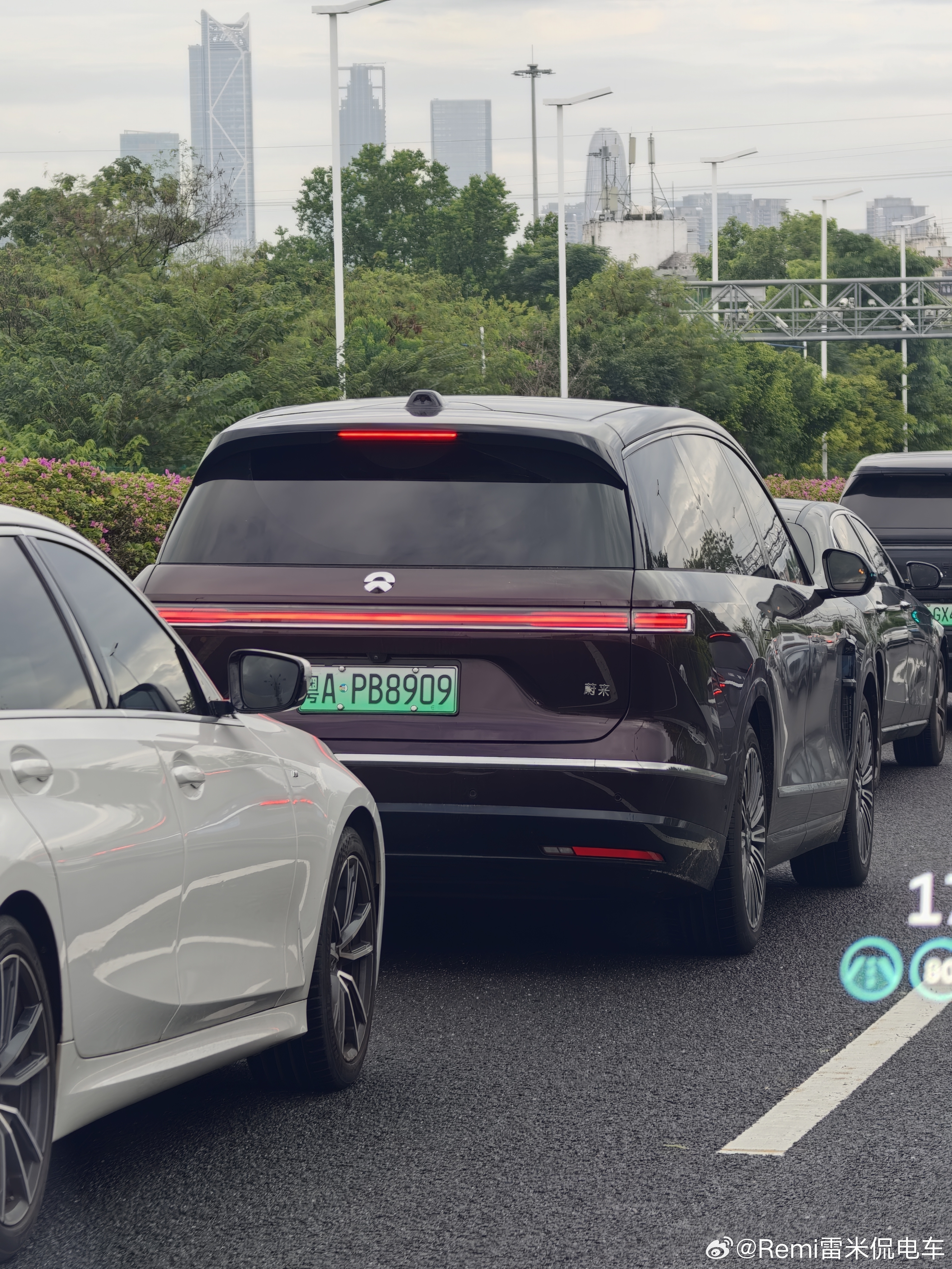 上班路上，拥堵的200米以内，三台ES8(包括我自己)​​​