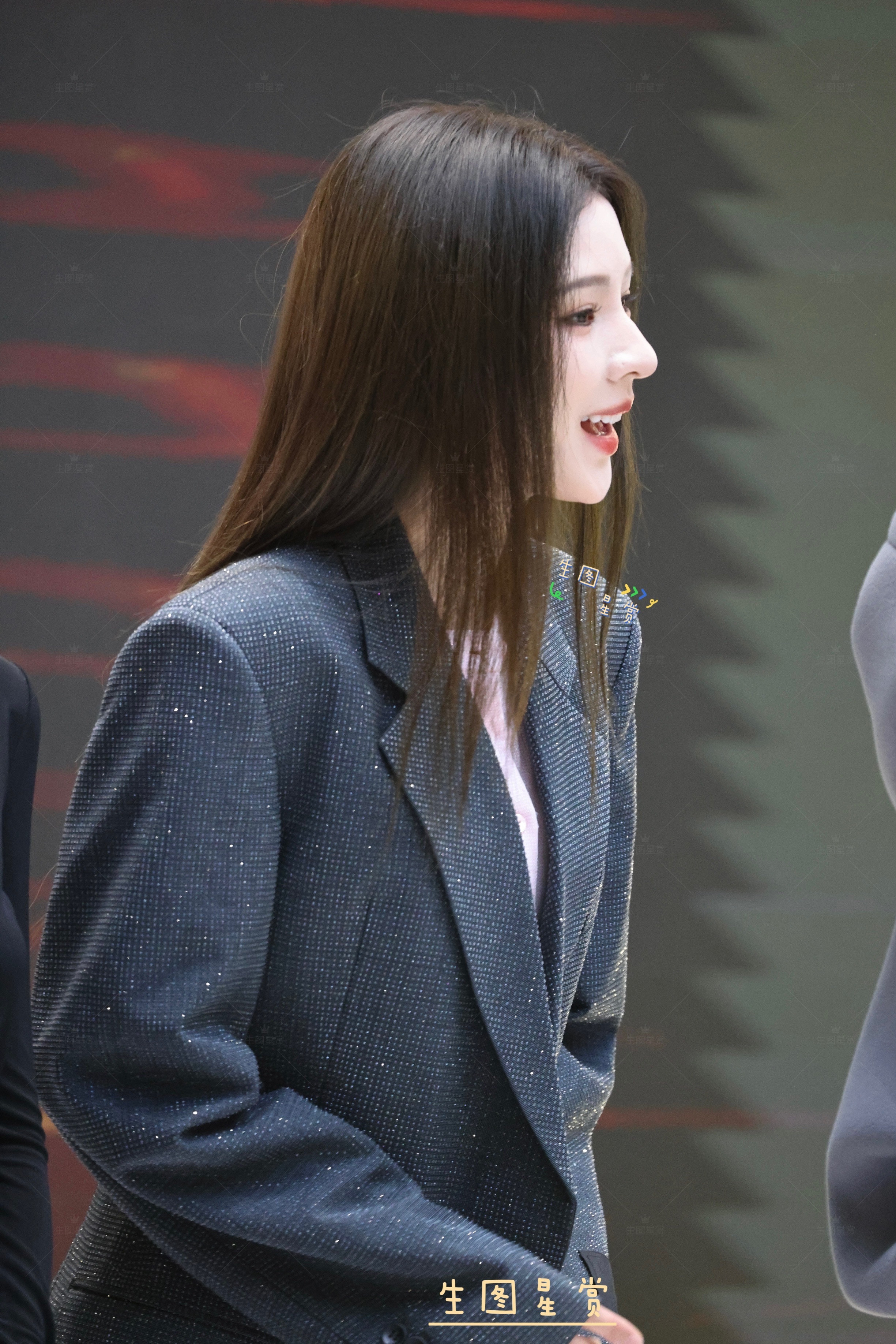 张予曦北京线下活动生图掉落西装御姐风的阿瓜，黑丝美腿我可以张予曦怎么会有人被风