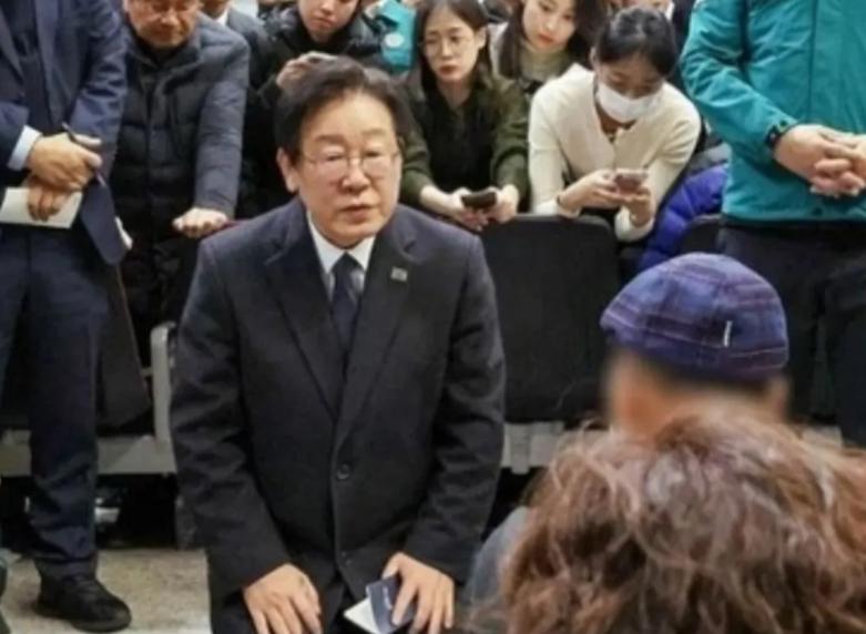 日本还没跪，韩国也没跪，没想到印度要先跪了，不是印度想跪而是不得不跪。在中美