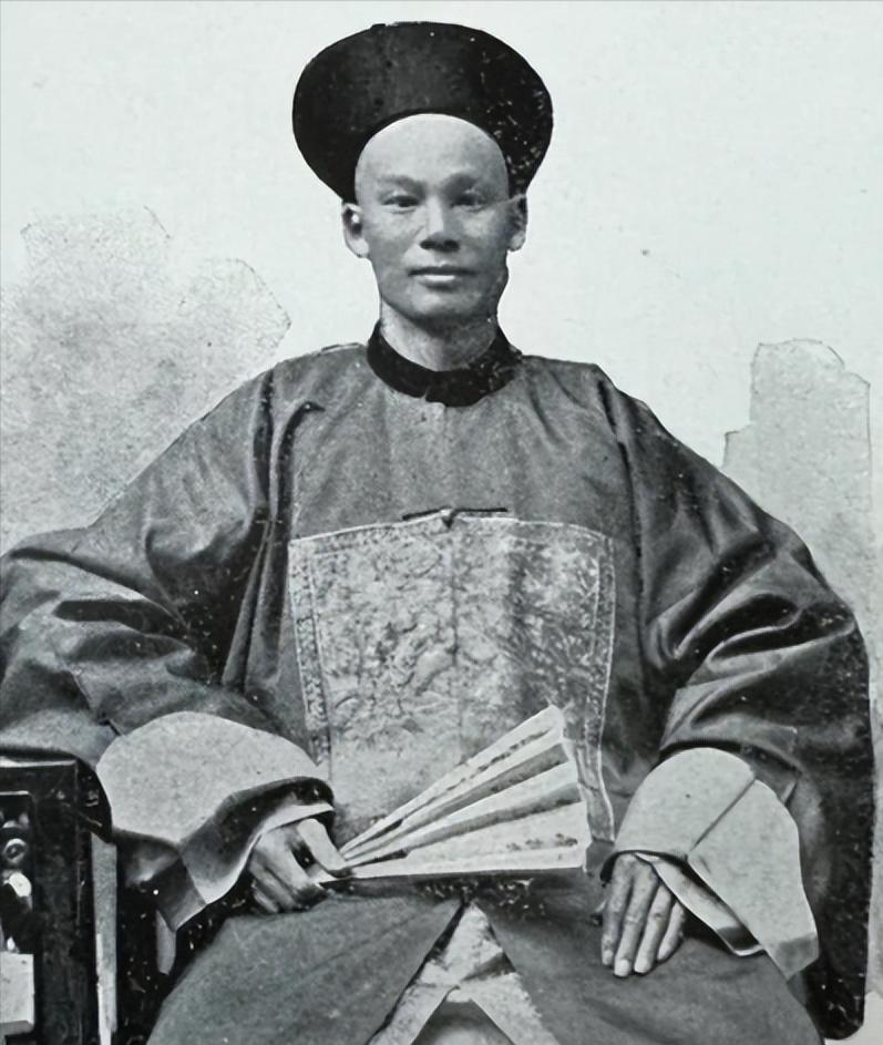 光绪死前半年，亲手写下一份病历：遗精二十年，每月十几次。2008年，科学家从他头