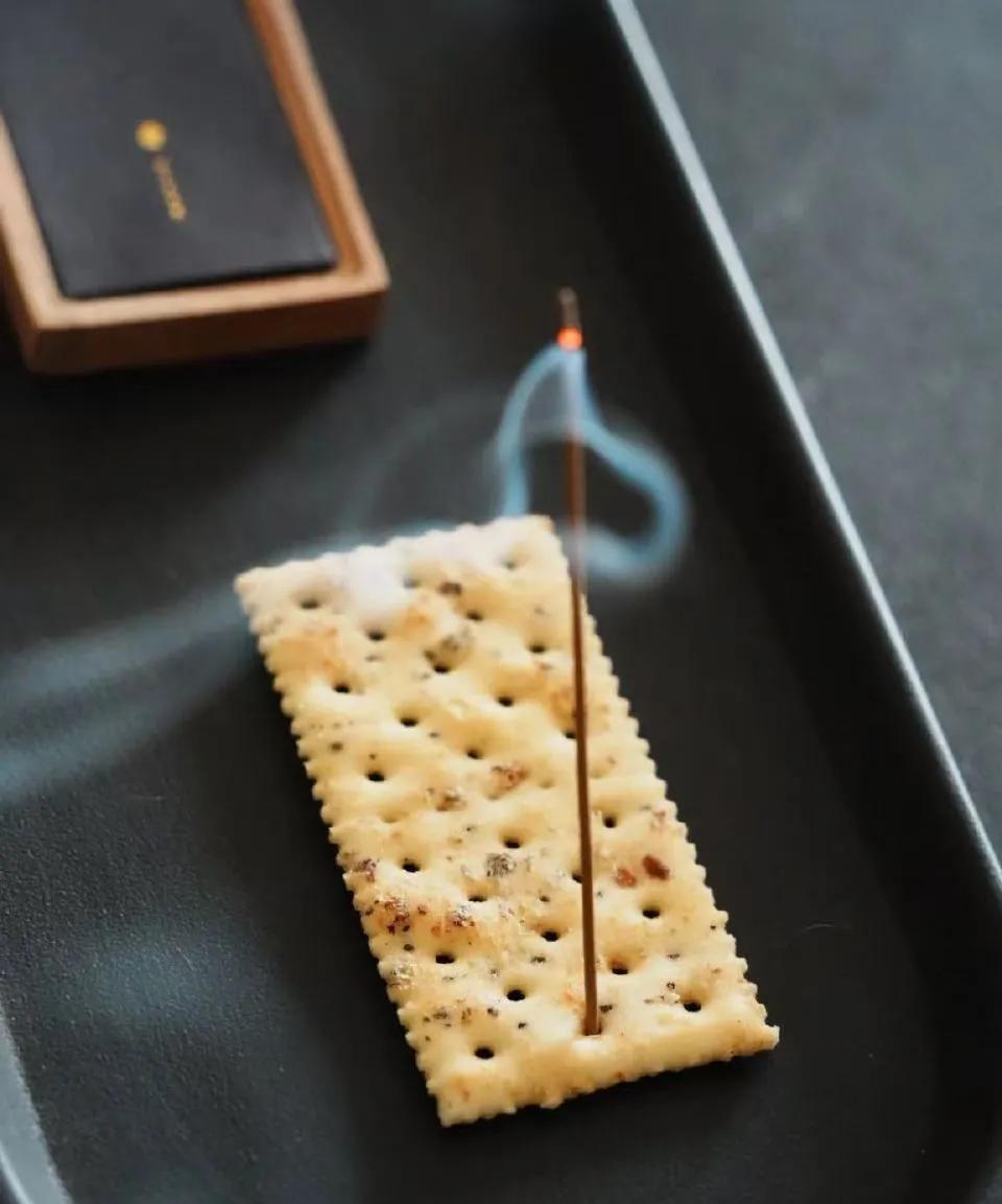 今天和女儿通话，谈到理财，她说，我们都是工薪阶层，思维受限，观念守旧，财富根本不