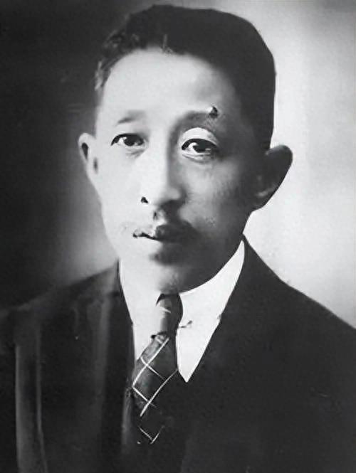1981年，廖仲恺之子前来看望身患重病的宋庆龄，留下珍贵合影，宋庆龄身体状况极为
