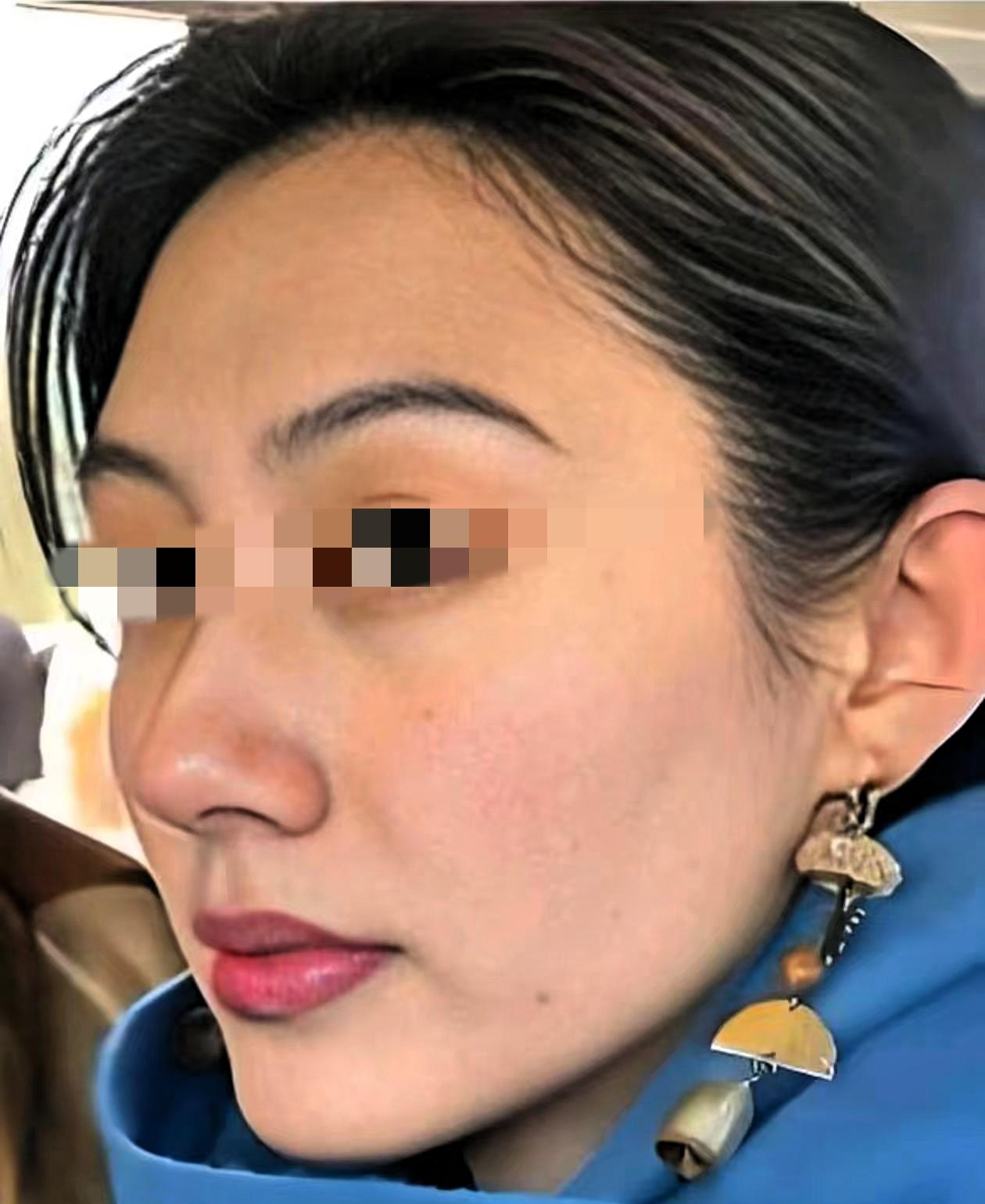 一个女博士去相亲，问男方年薪多少。男方回答：“150万。”女博士说：“那还算凑合