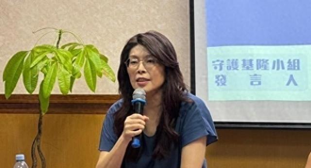 郑丽文这一招实在是太高了！10月10日，台当局搞了一场“双十庆典”，陈水扁、吕秀