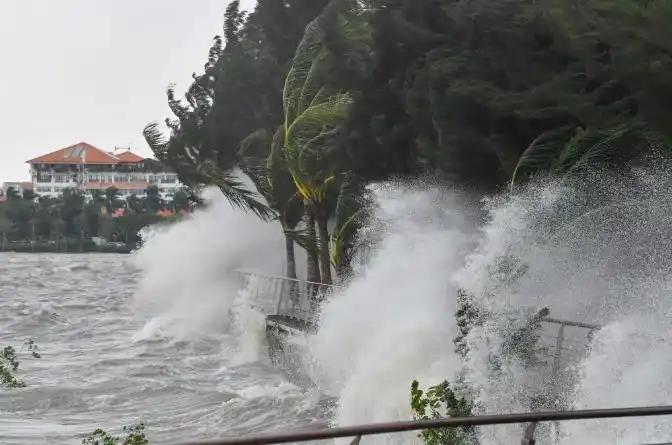 高市早苗撕破脸，派巡逻船公然驶入台湾海峡，中方强硬表态毫不退让！日本共同社7