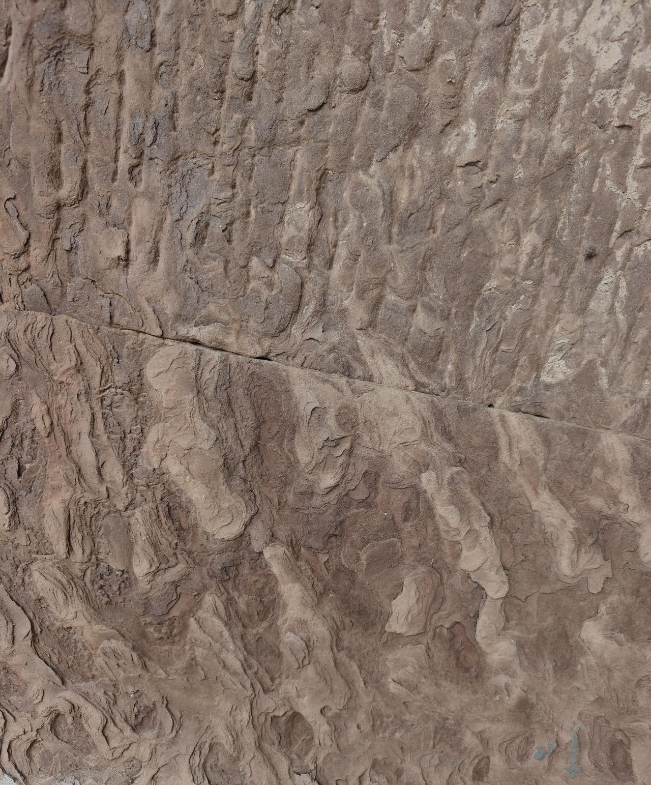 重大发现！海昏侯墓挖出秦汉全本《诗经》，1200枚简牍藏千年秘密海昏侯墓考