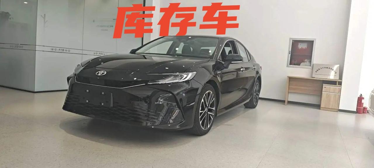 车型:丰田2024款凯美瑞双擎2.5HG无级尊贵版车辆:原版原漆库