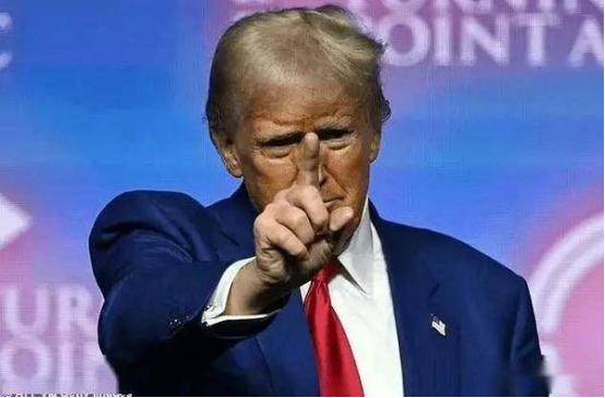 特朗普当地时间8月8日接受采访时再次老调重弹，说中国把风力涡轮机卖给美国，自己却