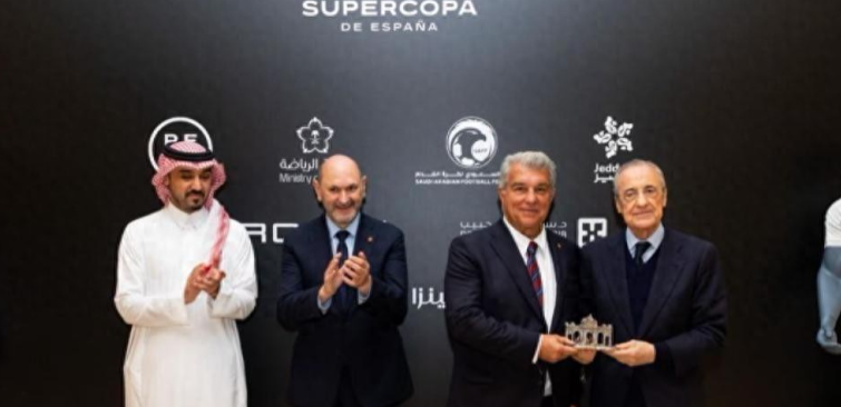 在西超杯决赛巴萨击败皇马夺冠后，巴萨主席拉波尔塔接受了媒体采访，他表示弗洛伦蒂诺