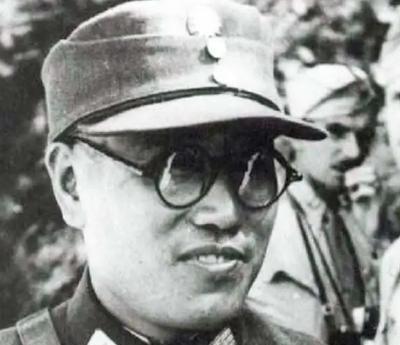 1948年10月12日，廖耀湘派手下的宪兵去枪毙作战不利的师长戴海容。宪兵刚走进