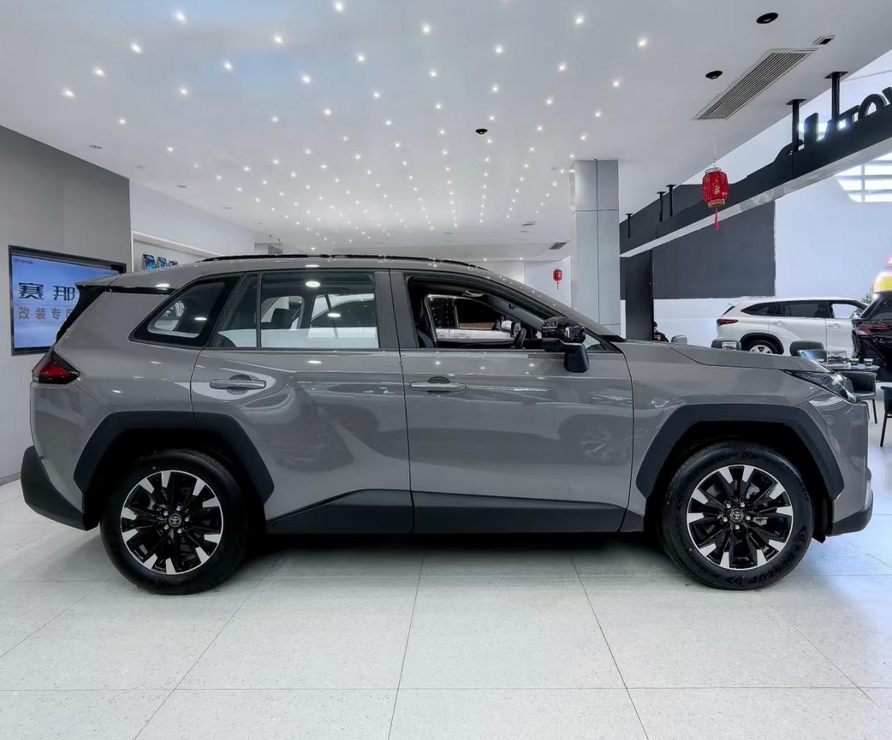 不服都不行！！最近威兰达AIR版的上市，直接刷新了中型SUV的入门标准。它不仅继