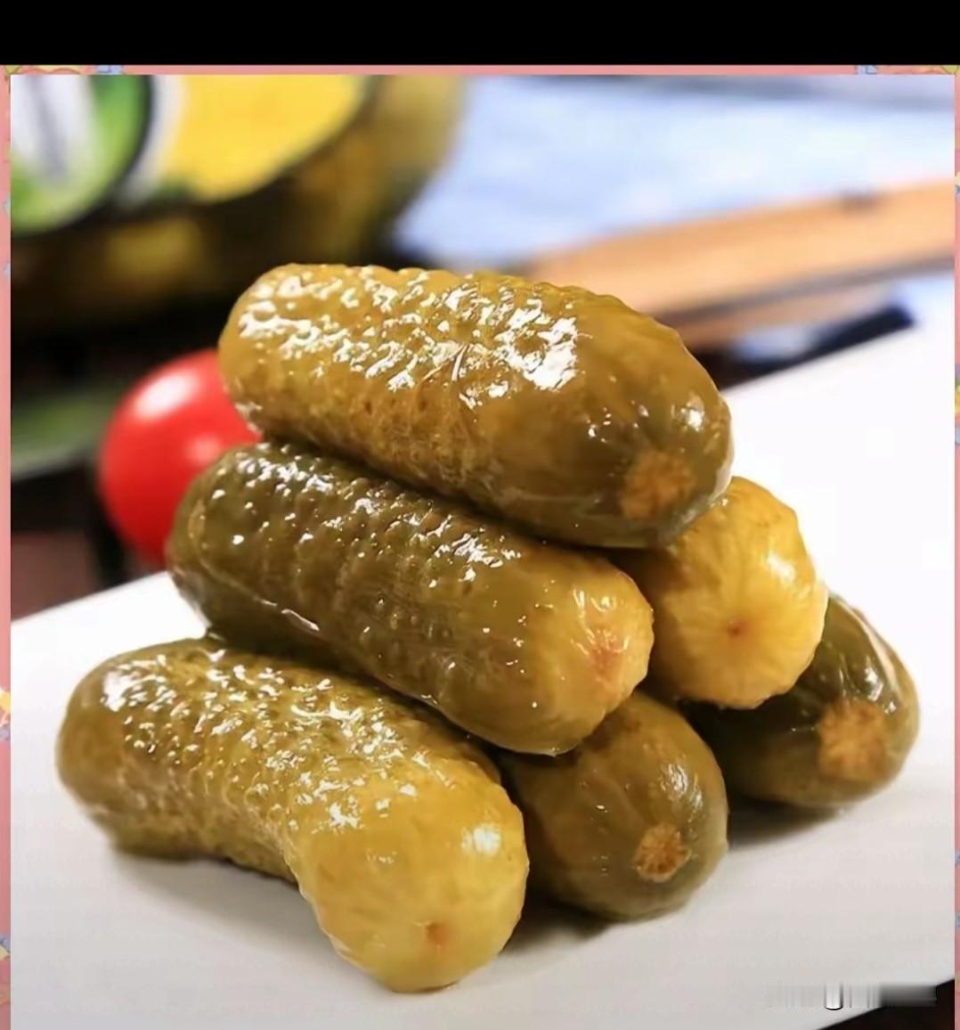 东北酸黄瓜最近可太火了，还有人把东北二人转改成“酸黄瓜”，这创意绝了。说起酸黄