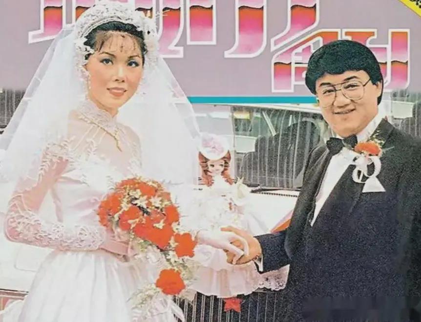 1982年，关菊英与大12岁离异有娃的黎小田办婚礼，劳斯莱斯当婚车，开门红包39