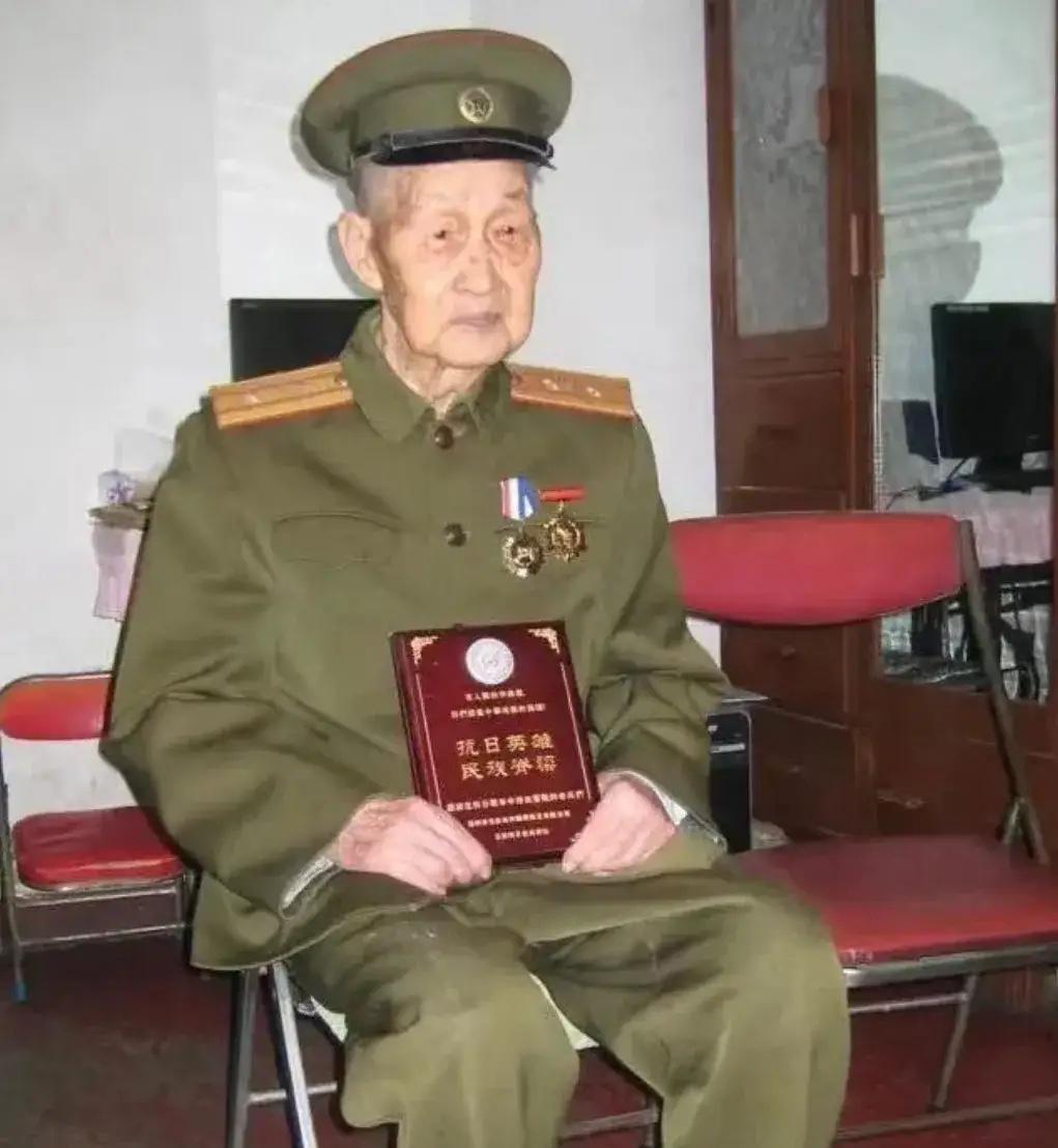 [点赞]2009年，作家方军接到一位96岁抗战老兵的来电：“八年抗战我全部参与