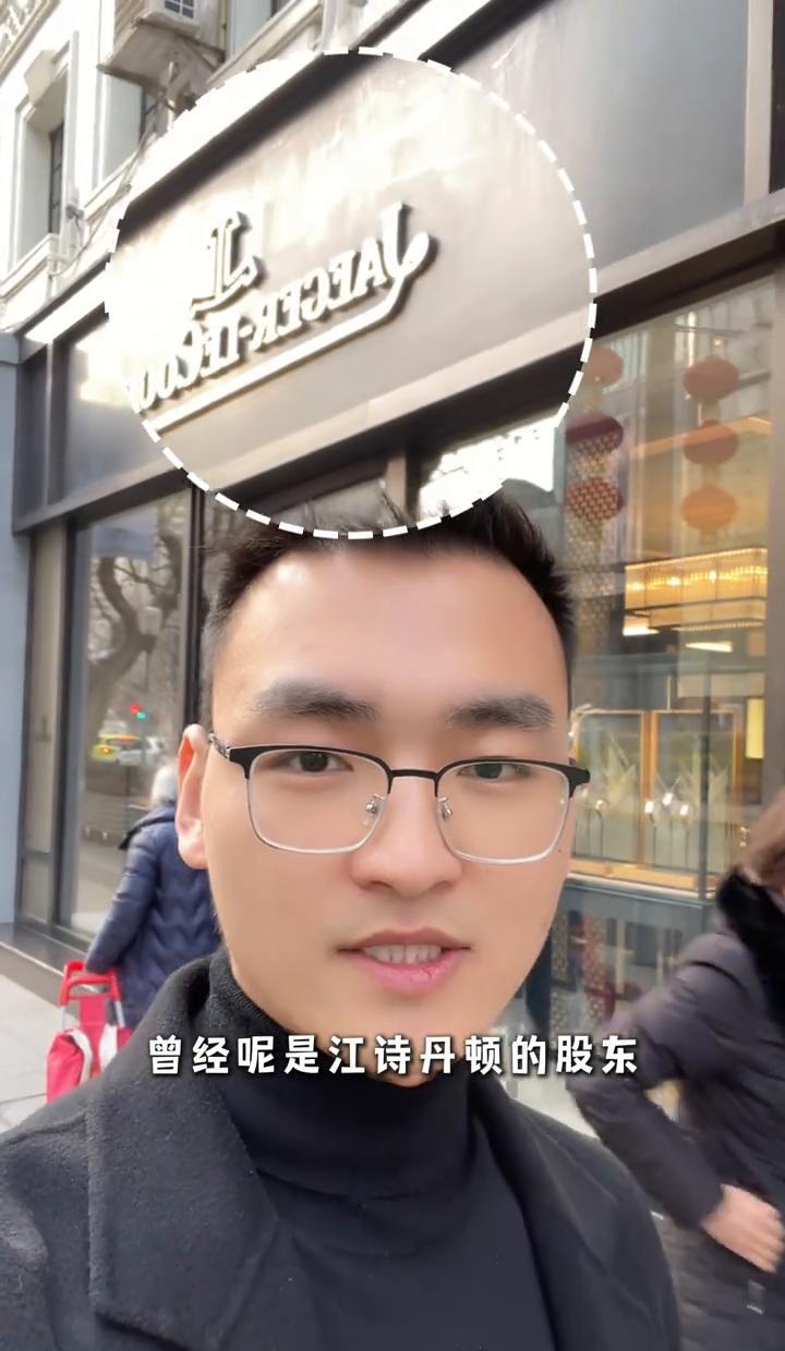 积家不靠logo赚钱，靠的是机芯里藏的本事。一百二十多款机芯，自己造，还帮江诗