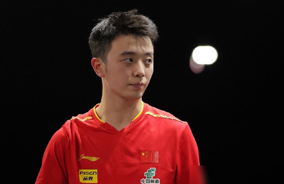 你敢信？19岁陈垣宇攥俩局点被雨果逆转，赛后攥着球拍砸球台吼：我脑子空白了！
