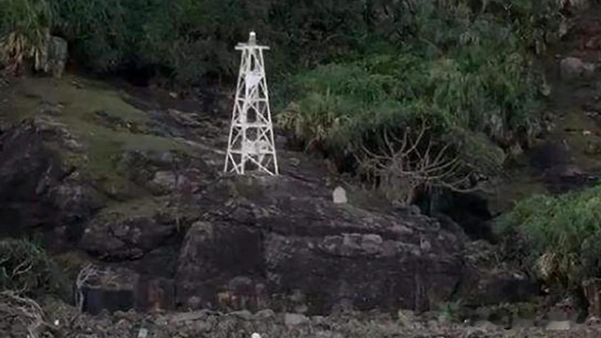 钓鱼岛，这座面积仅约4平方公里的小岛，承载着中日之间复杂而敏感的主权争议。而日本