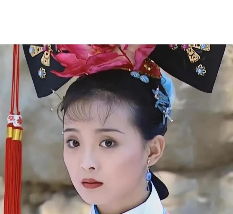拍摄《<em>还珠格格第一部</em>》的时候，工作人员邀请王艳出演金锁一角，但因为婆婆刚做了心脏