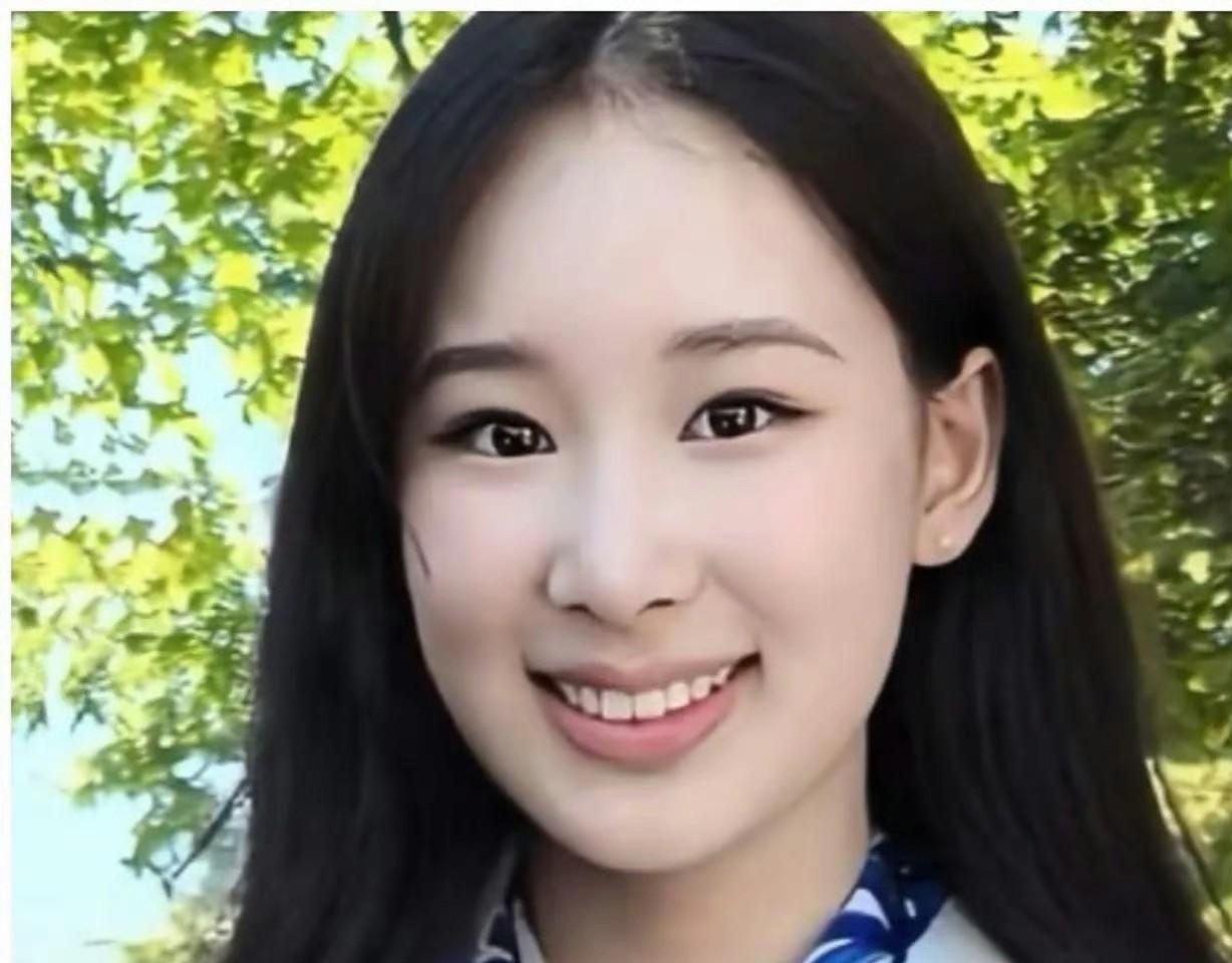 最近赵文卓一家又火了，大女儿赵子仪成功考上香港大学生物医学专业，那可是相当厉害！